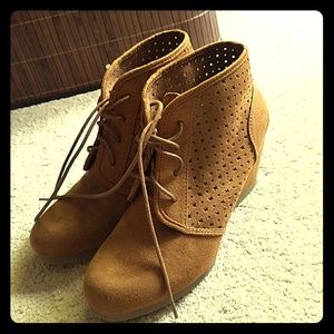 American Eagle Wedges